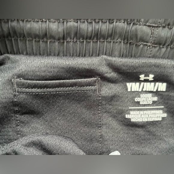 UNDER ARMOUR YOUTH Girls Running Shorts Black Reflective Trim Size YMD - Picture 8 of 9